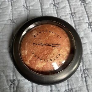 MAC Mineralize Skinfinish in Warmed